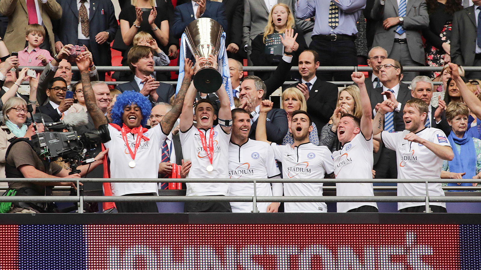 Tommy Rowe lifts the Johnstone's Paint Trophy in 2014