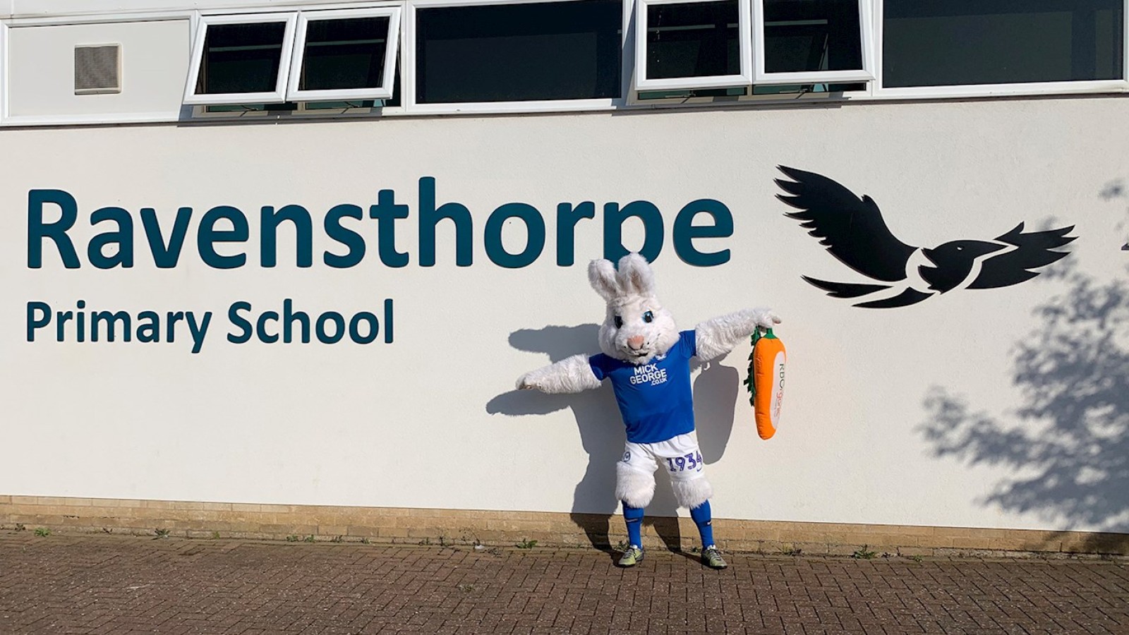 Posh Visit Ravensthorpe Primary School Peterborough United The Posh