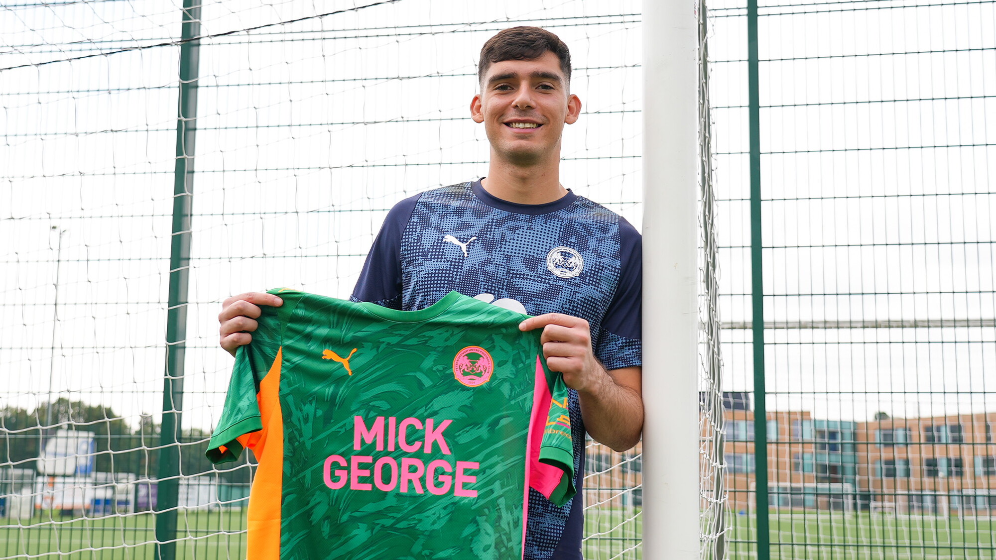 Posh have secured the signature of Norwich City goalkeeper Vicente Reyes in a loan deal until January 2026.