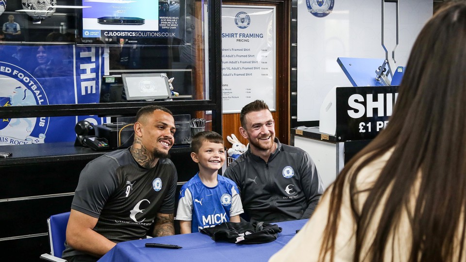 Club Shop Signing Session - 13/04/2022