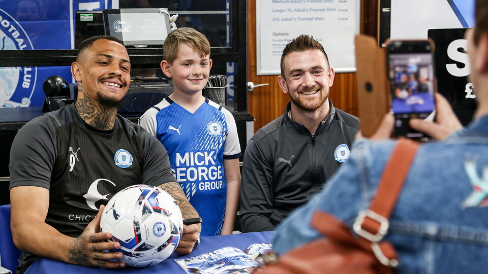 Club Shop Signing Session - 13/04/2022
