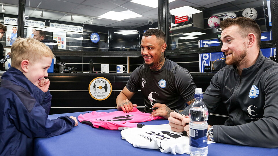 Club Shop Signing Session - 13/04/2022