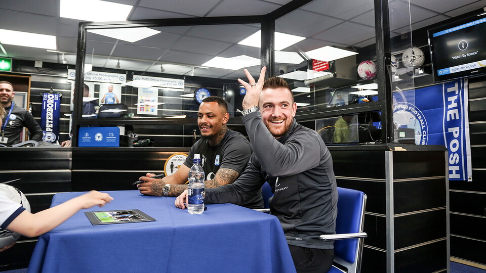 Club Shop Signing Session - 13/04/2022