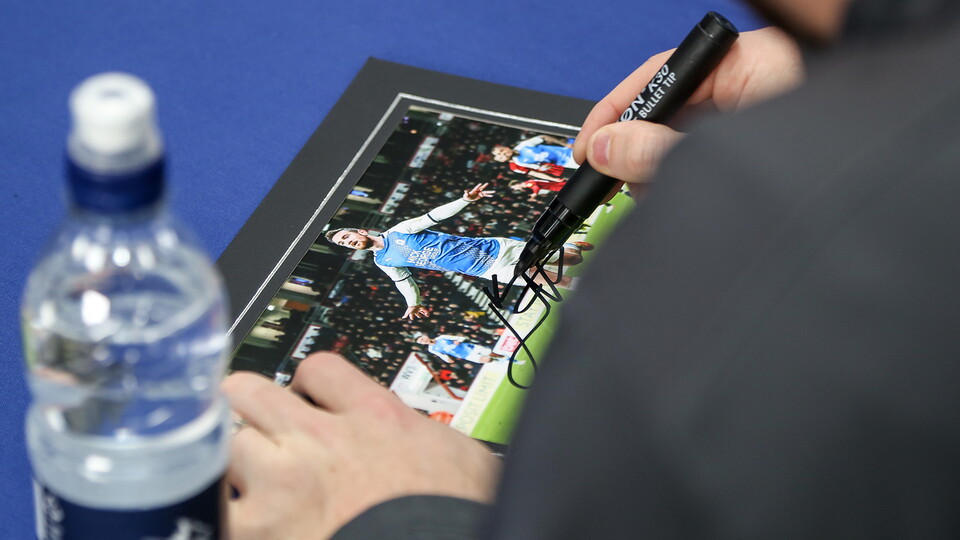 Club Shop Signing Session - 13/04/2022