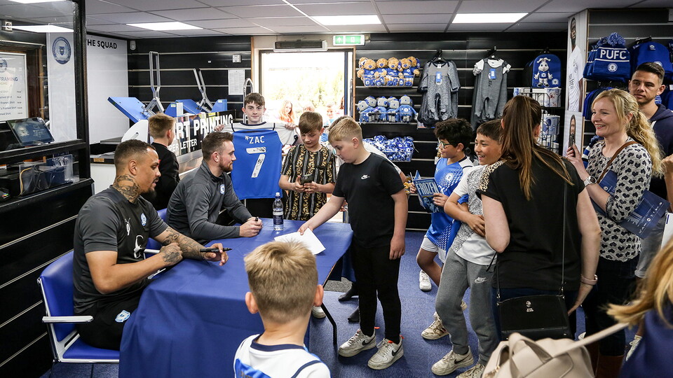 Club Shop Signing Session - 13/04/2022