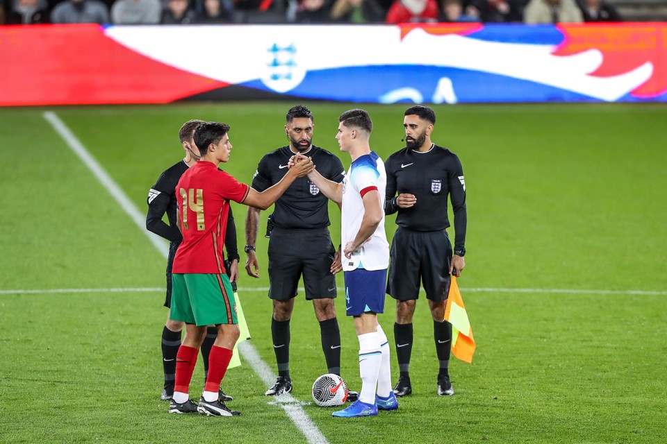 Ronnie Edwards On England Duty