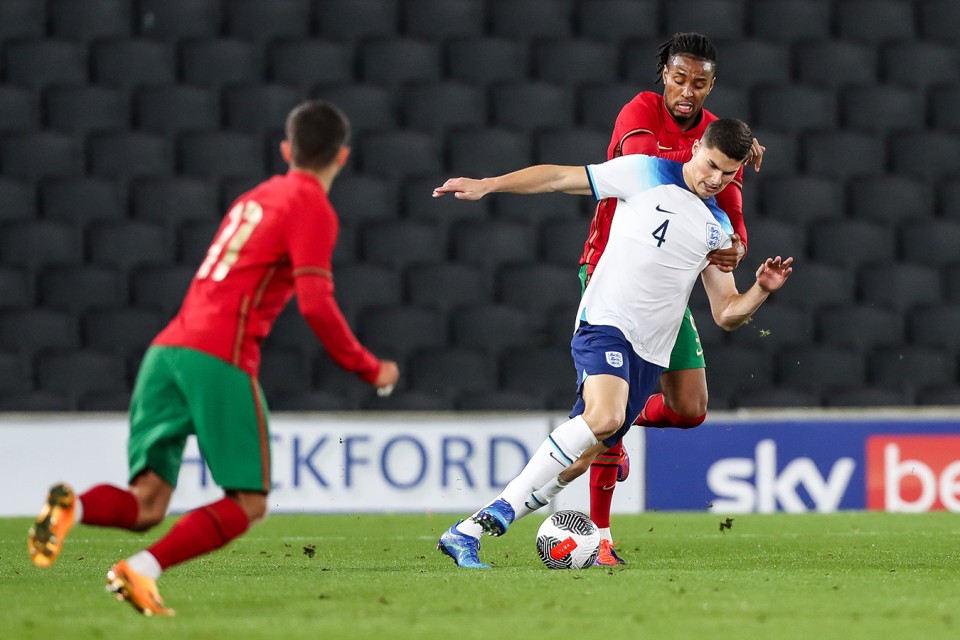 Ronnie Edwards On England Duty