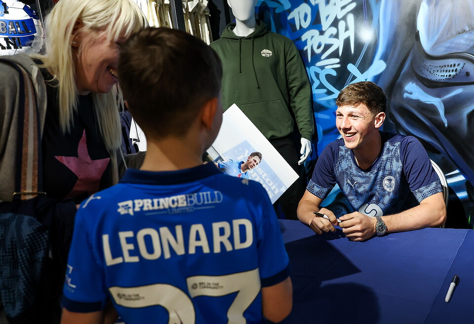 Posh Store Signing Session