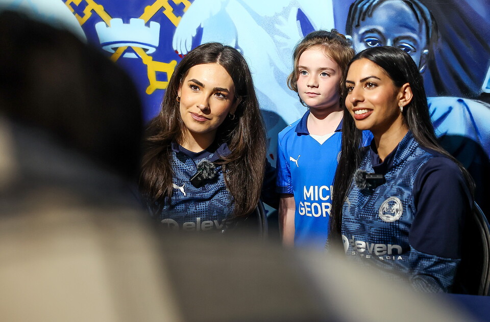 Posh Store Signing Session