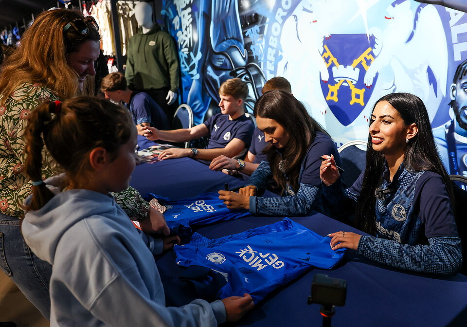 Posh Store Signing Session