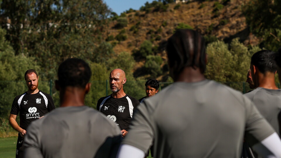Manager Luke Williams talks to the players