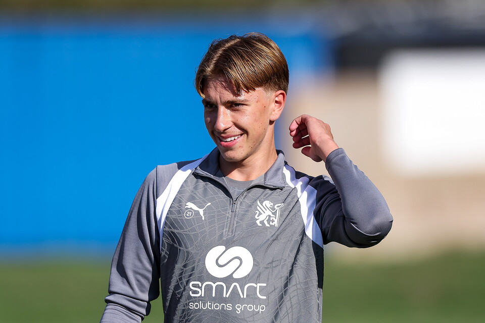Robbie Savage Takes First Training Session