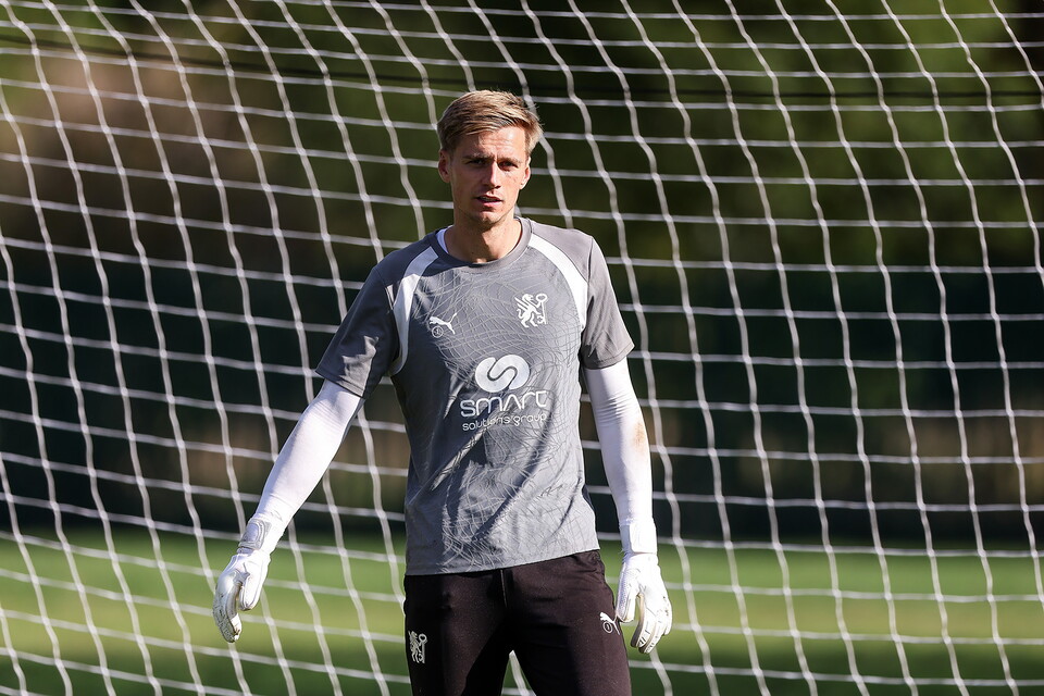 Robbie Savage Takes First Training Session