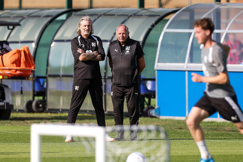 Robbie Savage Takes First Training Session