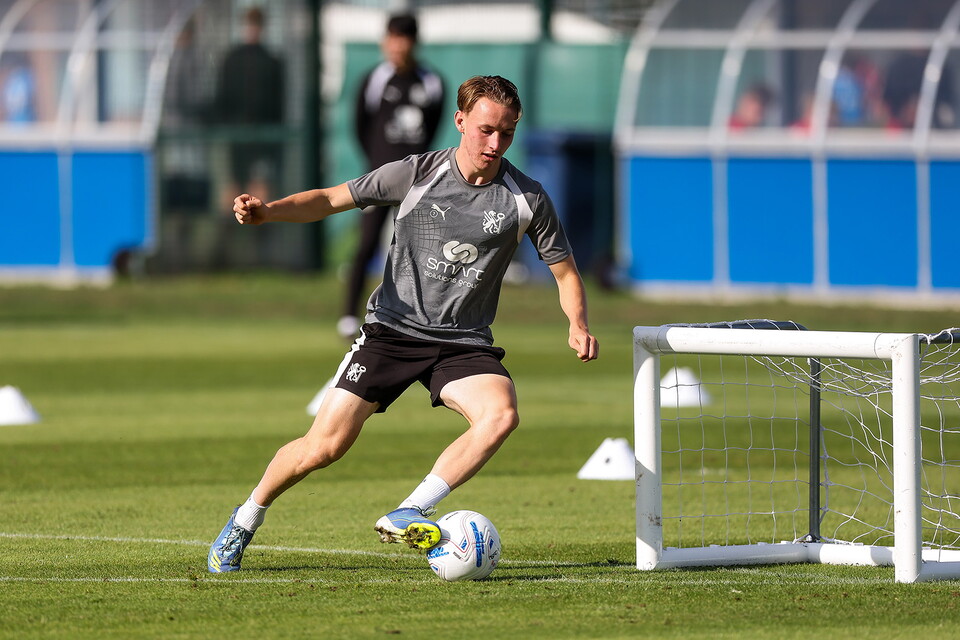 Robbie Savage Takes First Training Session