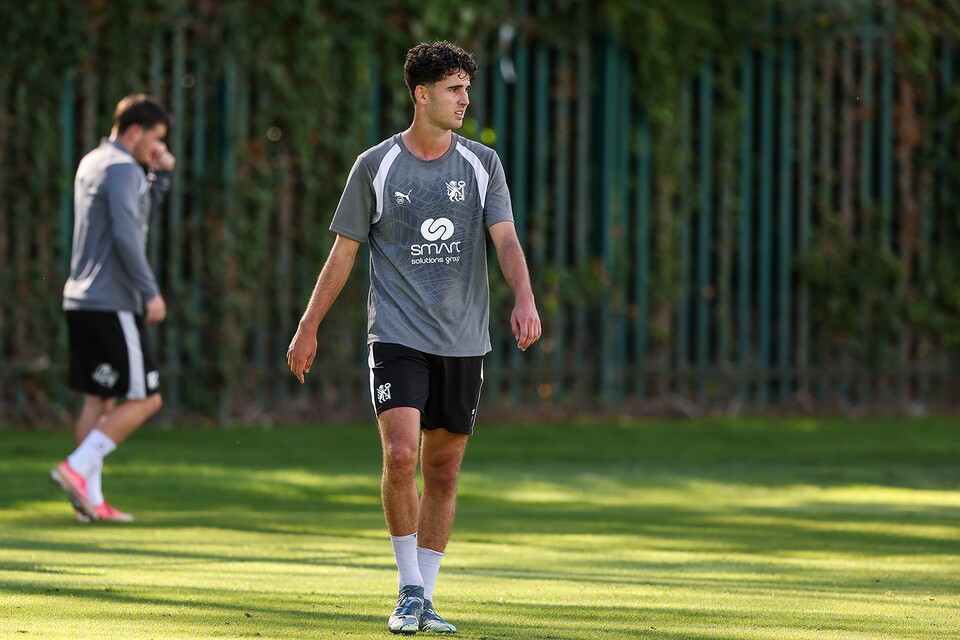 Robbie Savage Takes First Training Session