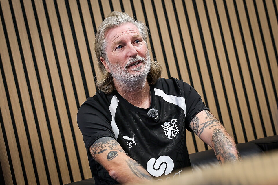 Robbie Savage's First Day As Posh Manager