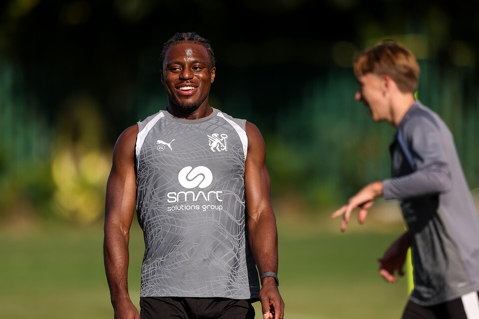 Robbie Savage Takes First Training Session