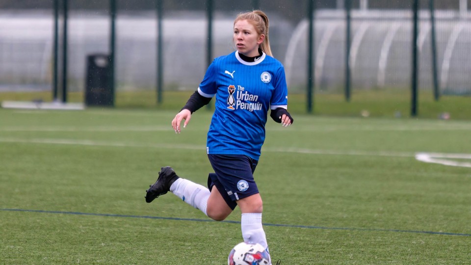 Leah Barnes on the ball