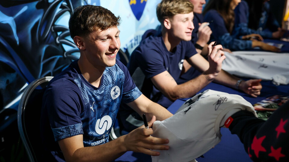 Posh Store Signing Session